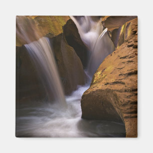 USA, Utah, Escalante Wilderness. Wasserfall in 2 Magnet