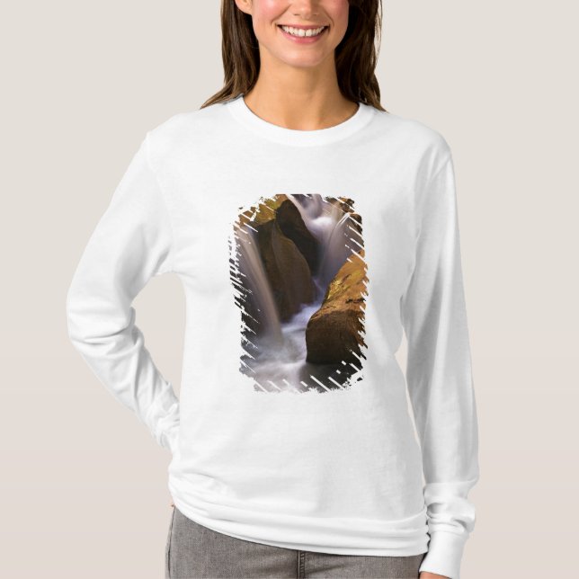 USA, Utah, Escalante Wilderness. Wasserfall in 2 T-Shirt (Vorderseite)