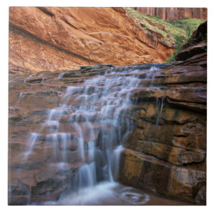 USA, Utah, Escalante-Wildernessgebiet.  Wasserfall Fliese