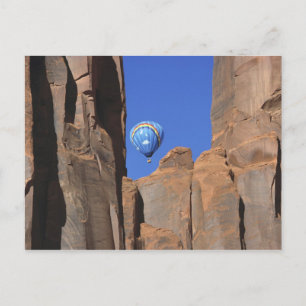 USA, Utah, Monument Valley. A rainbow hot-air Postkarte