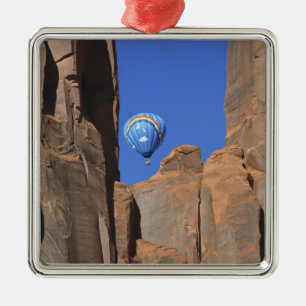 USA, Utah, Monument Valley. Ein Regenbogen-Heißluf Silbernes Ornament