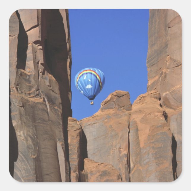 USA, Utah, Monument Valley. Eine Regenbogenheiße Quadratischer Aufkleber (Vorderseite)