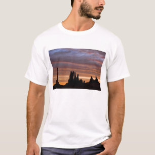USA, Utah, Monument Valley National Park.  2 T-Shirt