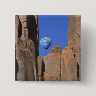 USA, Utah, Monument Valley. Regenbogen-Heißluft Button