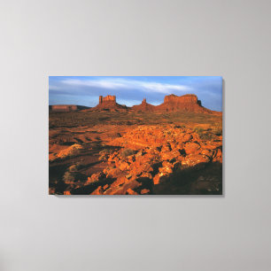 USA, Utah, Monument Valley. Sonnenuntergangslicht Leinwanddruck