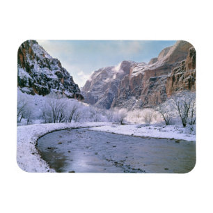 USA, Utah, Zion NP. Neuer Schnee bedeckt den Canyo Magnet