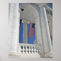 USA, VA, Arlington. Amerikanische Flaggen hängen