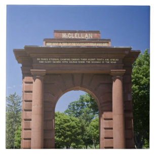USA, VA, Arlington. McClellan-Tor bei Arlington Fliese