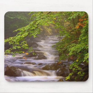 USA, Vermont, East Arlington, Fließende Bäche Mousepad