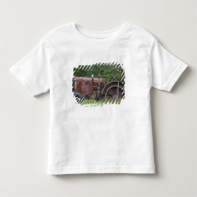 USA, Vermont, MANCHESTER: Antiker Ackerschlepper Kleinkind T-shirt (Vorderseite)