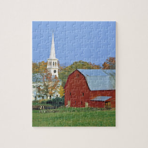 USA, Vermont, Peacham. Eine rote Scheune und weiß Puzzle