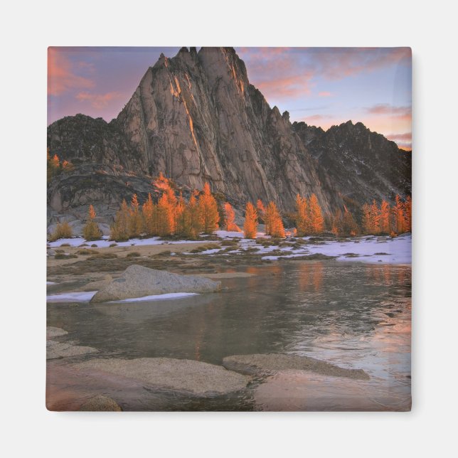 USA, Washington, Cascade Mountains. Prusik Peak Magnet (Vorne)