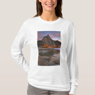 USA, Washington, Cascade Mountains. Prusik Peak T-Shirt