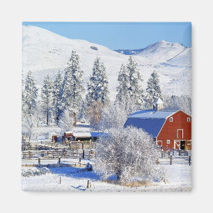 USA, Washington, Methow Valley, Barns in Magnet