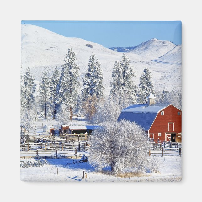 USA, Washington, Methow Valley, Barns in Magnet (Vorne)