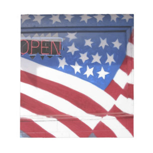USA, Washington, Moses Lake. Flaggenwandgemälde au Notizblock