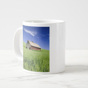 USA, Washington, Old Red Barn im Frühling Jumbo-Tasse