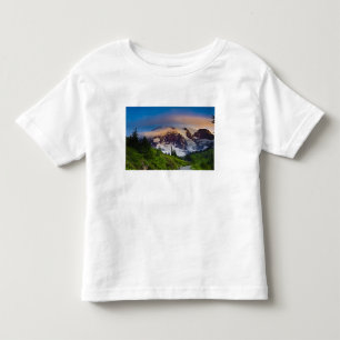 USA, Washington, Rainier. Morgensonne Kleinkind T-shirt