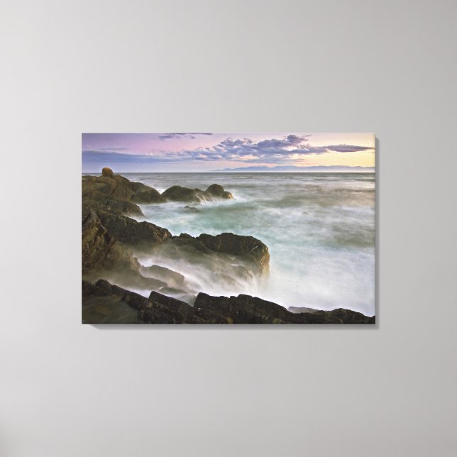 USA, Washington, San Juan Islands. Wellenabsturz Leinwanddruck (Vorderseite)