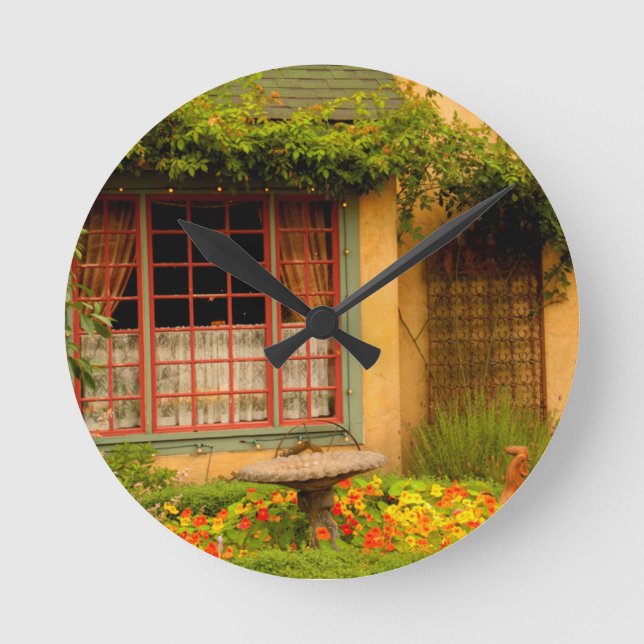 USA, Washington, Woodinville, The Herbfarm Runde Wanduhr (Vorderseite)