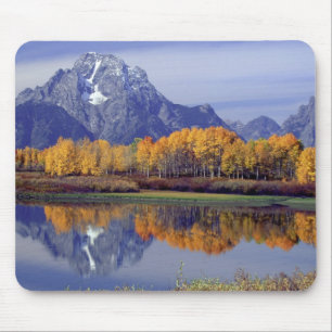 USA, Wyoming, Grand Teton National Park. Berg Mousepad
