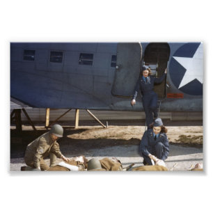 USAAF Flight Nurses and Medic Gekümmert für Verwun Fotodruck