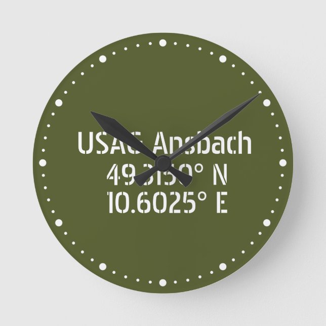 USAG Ansbach Latitude Longitude Runde Wanduhr (Vorderseite)