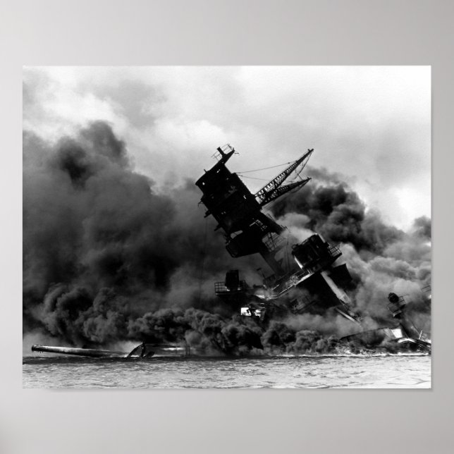 USS Arizona Burning in Pearl Harbor Poster (Vorne)