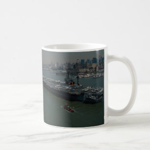 USS John F. Kennedy", hereinkommenden New York der Kaffeetasse