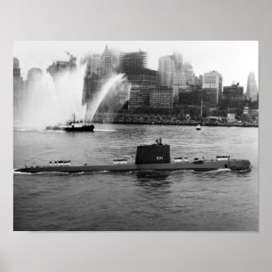 USS Nautilus verankert im Hafen von New York - 195 Poster