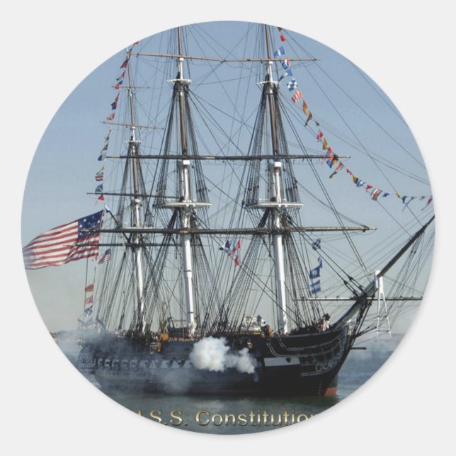 USS Verfassung Firing Cannons Runder Aufkleber (Vorderseite)