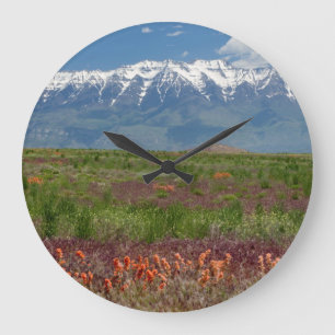 Utah, USA. Mt. Timpanogos erhebt sich darüber Große Wanduhr