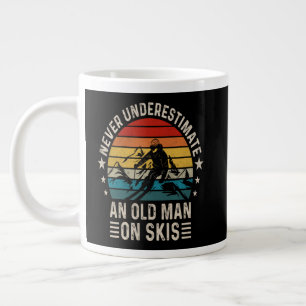 Uunterschätze niemals einen alten Mann auf Skiern Jumbo-Tasse