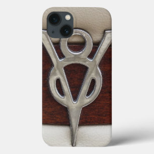 V8-Chrom-Emblem-Leder und Holz iPhone 13 Hülle
