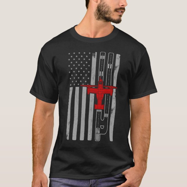 V-22 Osprey Helicopter American Flag Runway V2 T-Shirt (Vorderseite)