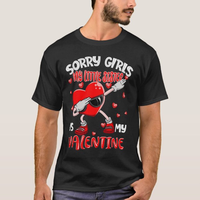 V Day Boys Kids Sorry Girls My Little Sister Is My T-Shirt (Vorderseite)