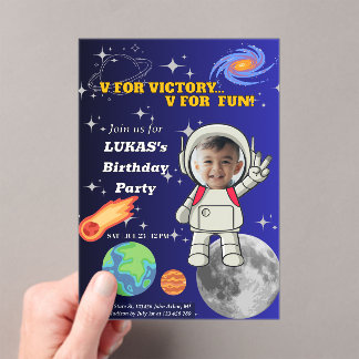  V für Sieg V für Spaß Astronaut Jungen Geburtstag Acryleinladungen