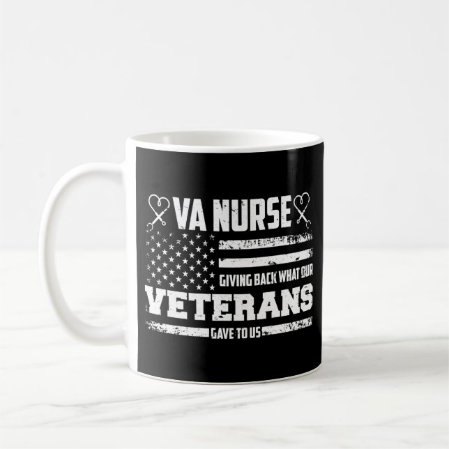 VA Nurse gibt zurück, was unsere Veteranen uns geg Kaffeetasse (Links)