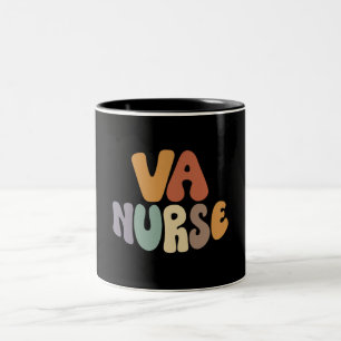 VA Nurse Proud Beruf Zweifarbige Tasse