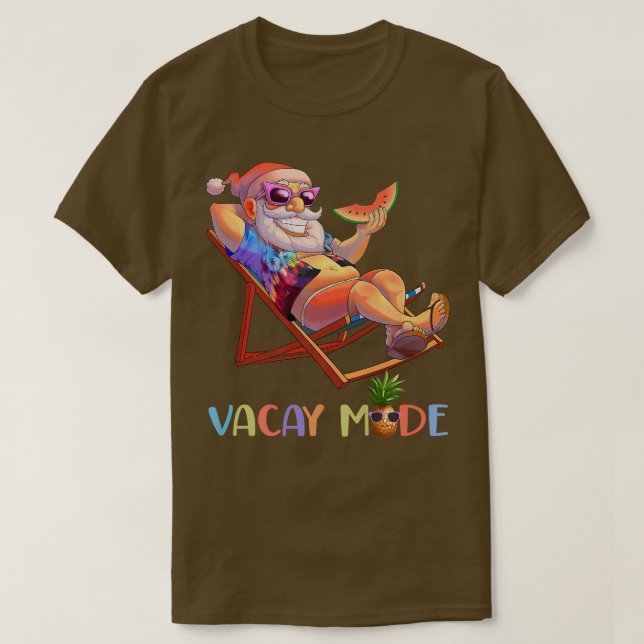 Vacay Mode Santa Claus auf Strandstühlen Essen Was T-Shirt (Design vorne)