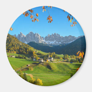 Val di Funes mit Herbstblättern und Rundmagneten Magnet