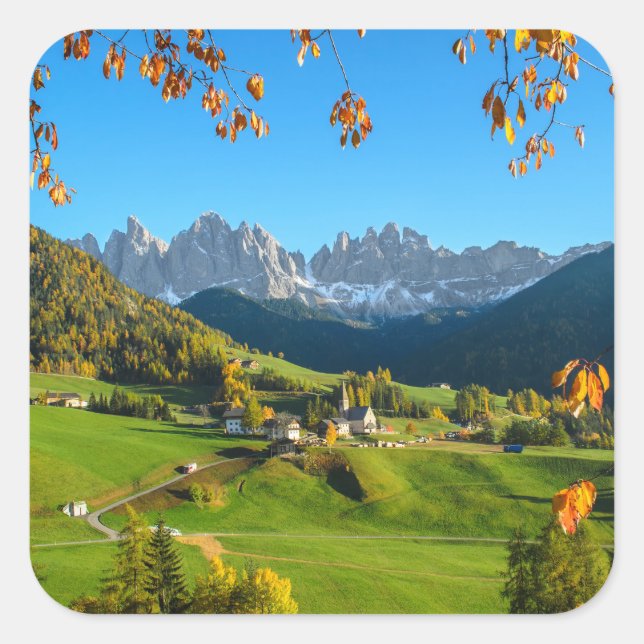 Val di Funes Tal mit Herbstblätteraufkleber Quadratischer Aufkleber (Vorderseite)
