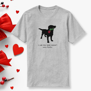 Valentine Dog Holding Rote Rose T-Shirt