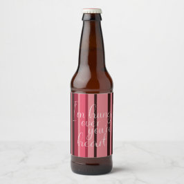 Valentine Hung über Ihren Herzspass Streifen Rotes Bierflaschenetikett