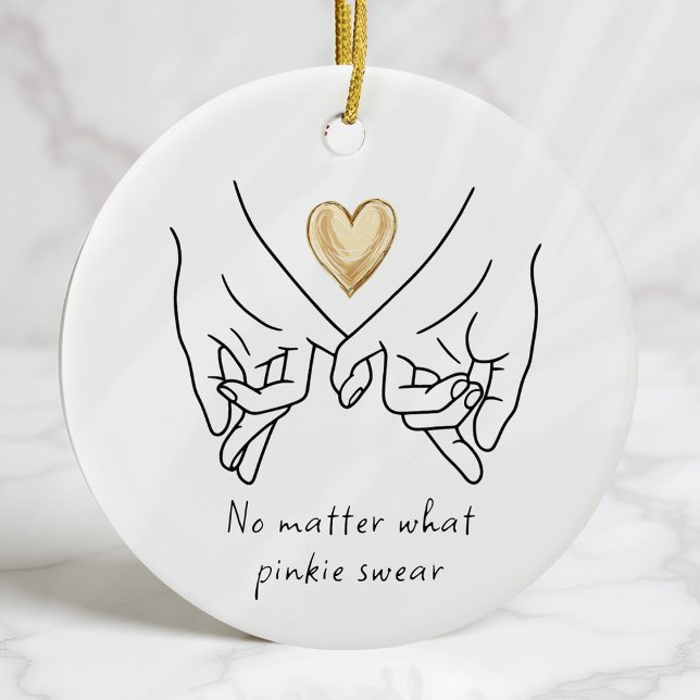 Valentine Liebe Couple Gold Heart Pinkie Swear Keramik Ornament (Von Creator hochgeladen)