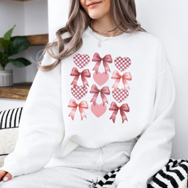 Valentine Retro Checkered Heart Coquette Bow Sweatshirt (Von Creator hochgeladen)