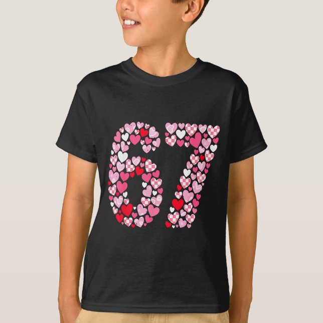 Valentine’s Day 67 Hearts Romantic Funny Six Seven T-Shirt (Vorderseite)