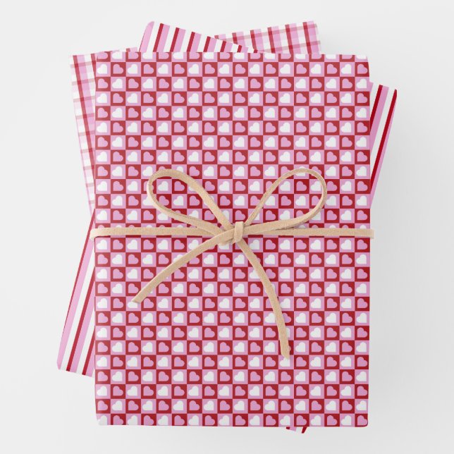 Valentine’s Day Red Pink Hearts Stripes Pattern  Geschenkpapier Set (Beispiel)