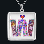 VALENTINE VENEZIANISCH MASQUERADE MONOGRAM W SCHRE VERSILBERTE KETTE<br><div class="desc">W Alphabet Buchstaben Anfangsdesign mit Herz . Whimsikisches vibrierendes und künstlerisches Gemälde mit bunten Konfetti. Mythische Liebe zwischen Harlequin und Columbine,  Akrylmalerei inspiriert von Venezianischen Federmasken und Commedia dell'arte - Venedig. Helle,  lila rosa,  gelbe grüne Farben.</div>