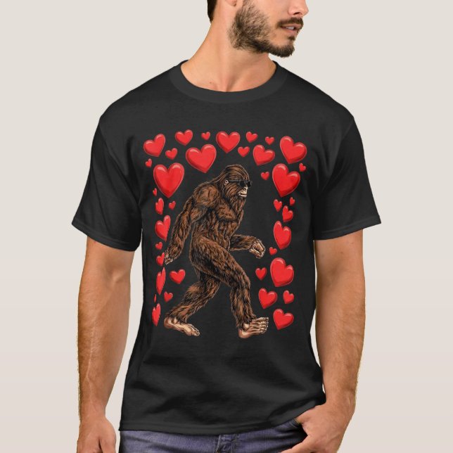 Valentines Day Bigfoot Red Hearts Funny Sasquatch  T-Shirt (Vorderseite)
